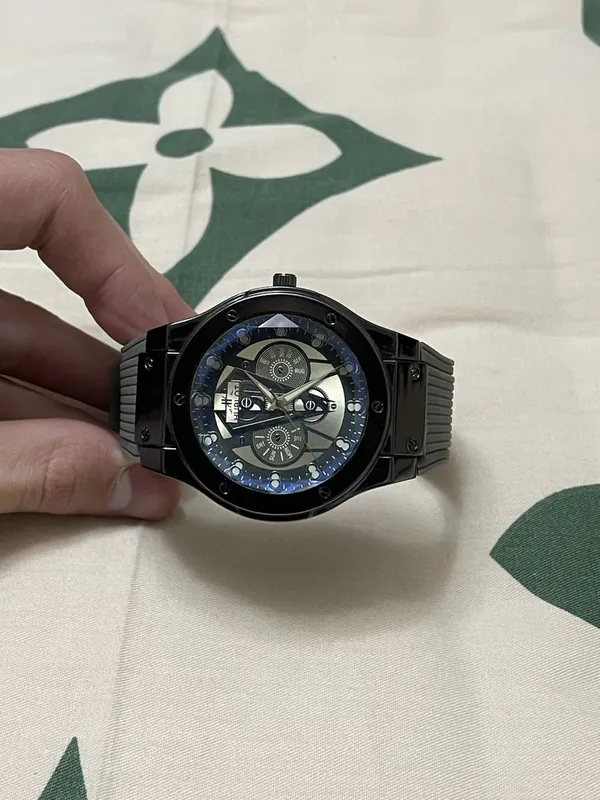 Часы Hublot с батарейкой с миниральным стеклом — фото 1