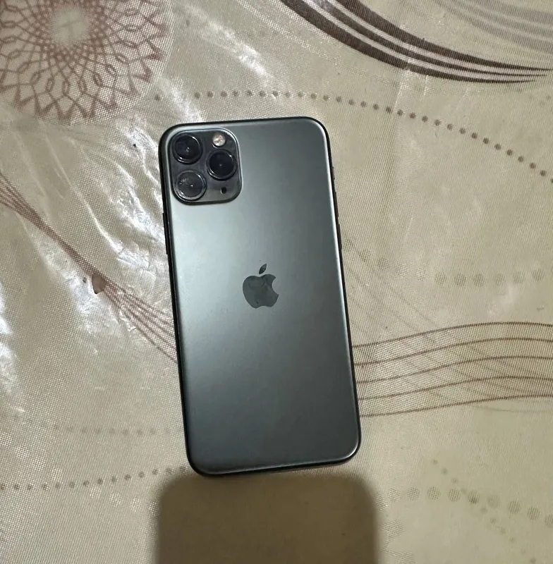 Iphone 11 pro .. 6 Iphone 11 pro .. 6