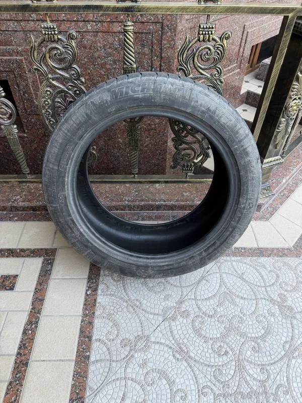 Michelin balon sotiladi 275/45/20