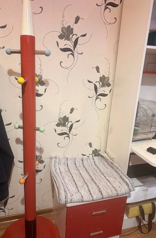 Продам набор детской мебели 4