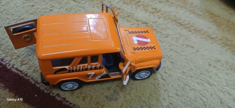 Внедорожник игрушка
