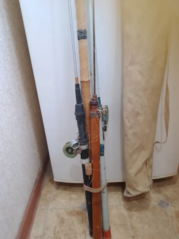 Удочки, спиннинг, сети и другие принадлежности для рыбалки
