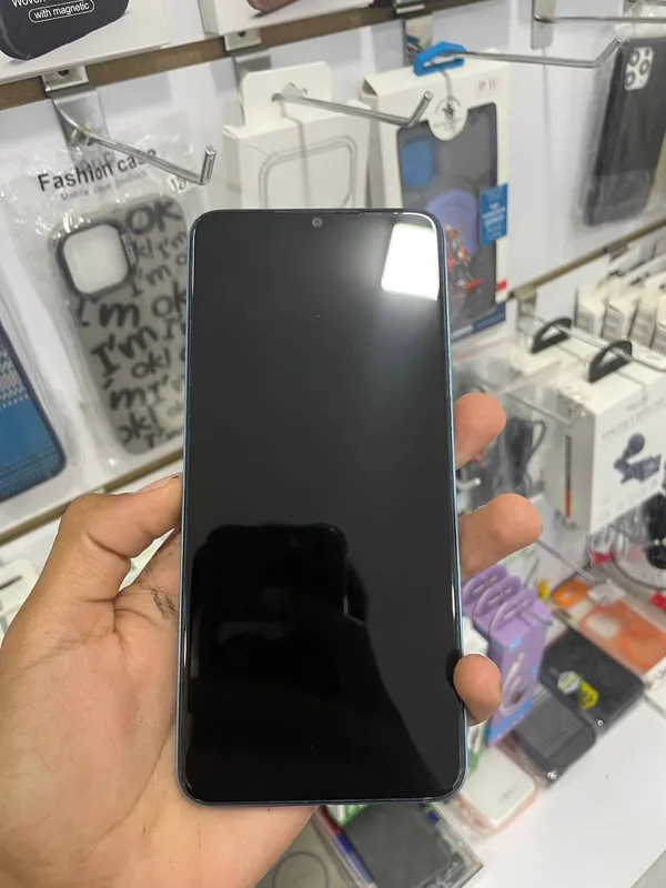 дешёвый Infinix Hot 30 i 2