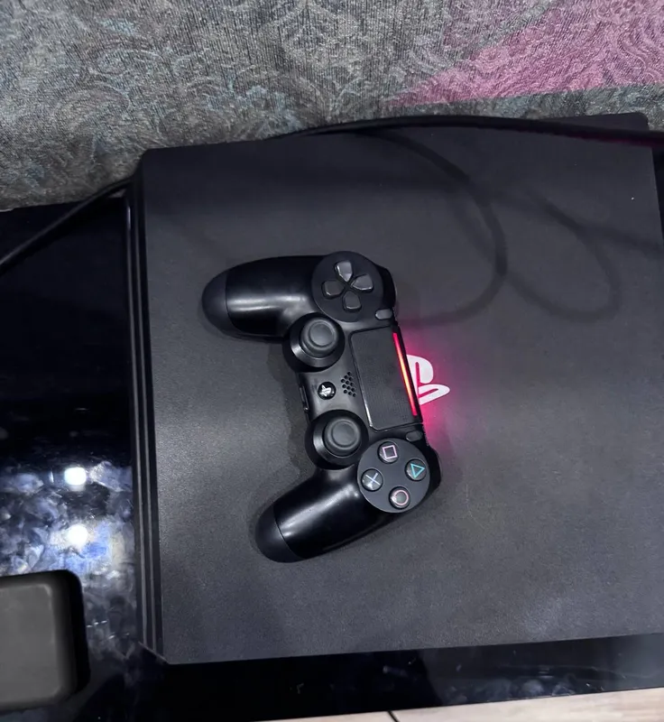 Продается Playstation 4 pro 4 Продается Playstation 4 pro 4