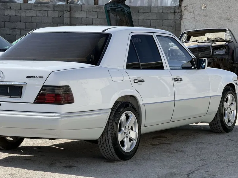 Продаётся Мерседес-бенц w124 E300 TURBODIESEL — фото 1