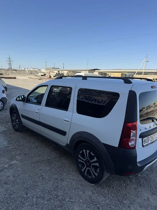 Lada largus cross 4