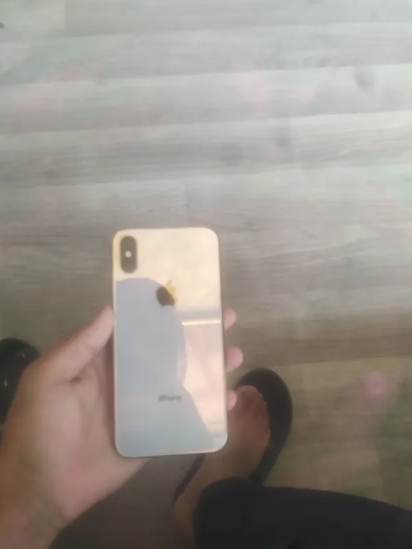 iPhone x  narxi 1500 soʻm  t