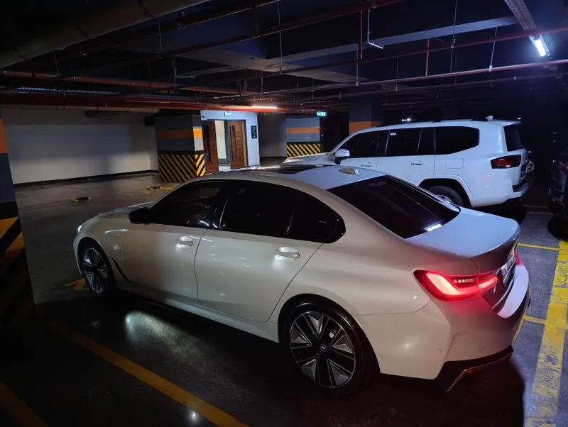 Oq BMW i3 40L Night Sport sotiladi uzimniki 2 Oq BMW i3 40L Night Sport sotiladi uzimniki 2