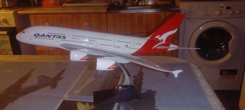 Airbus A380-800 Airbus A320-214 3