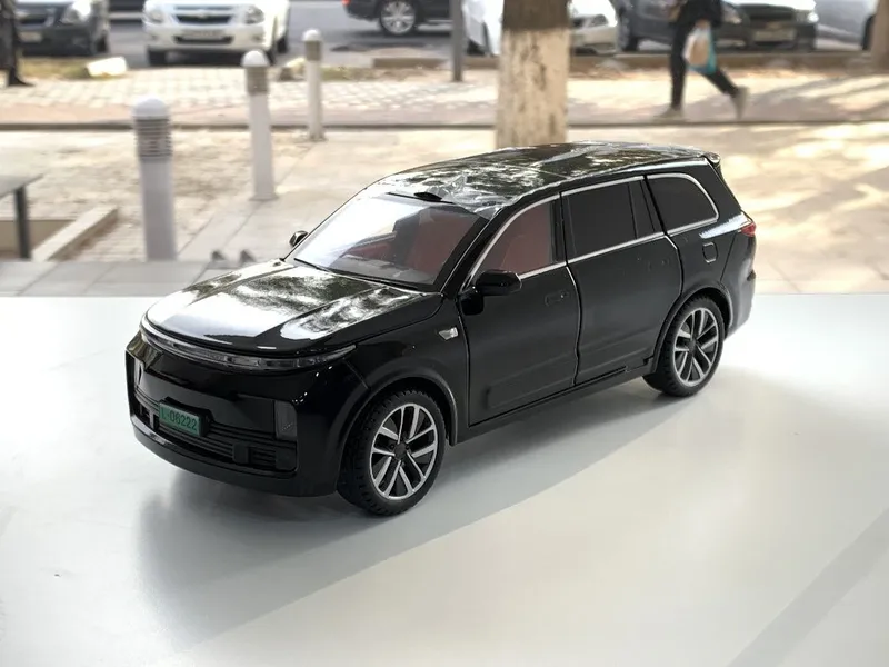 Modelka Lixiang 9 1:24 2