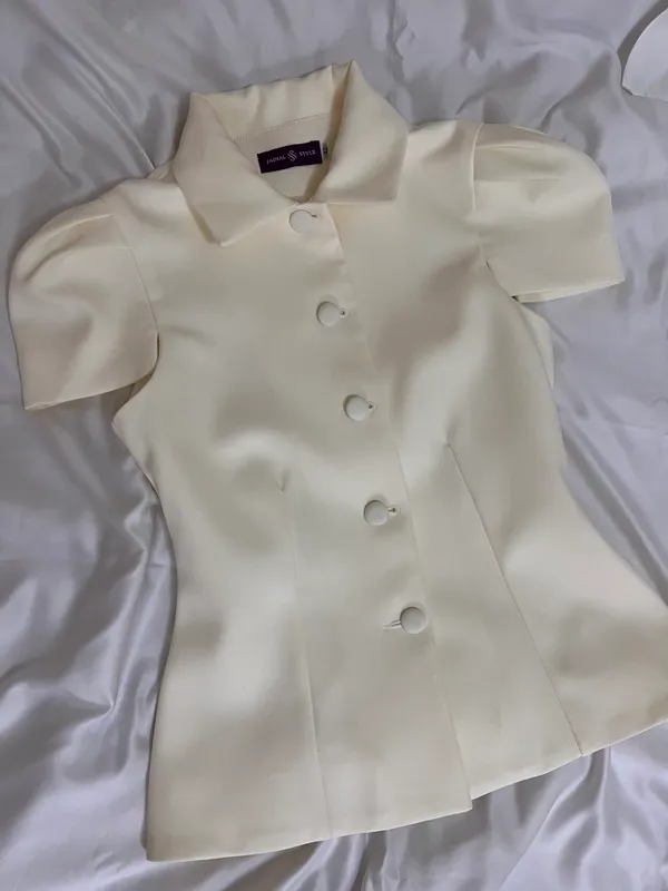 Elegant ivory rangdagi kostyum-dvoyka