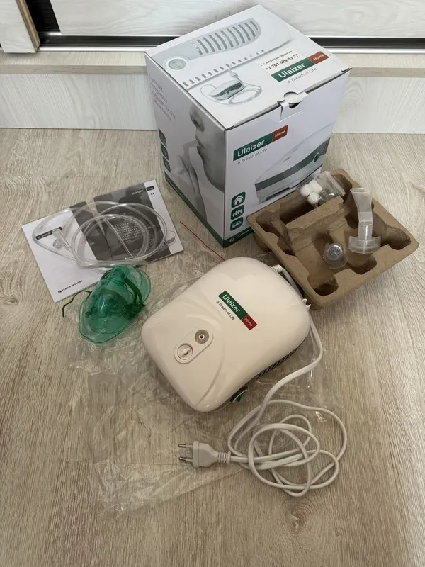 Фотоаппарат INSTAX SQ1 за