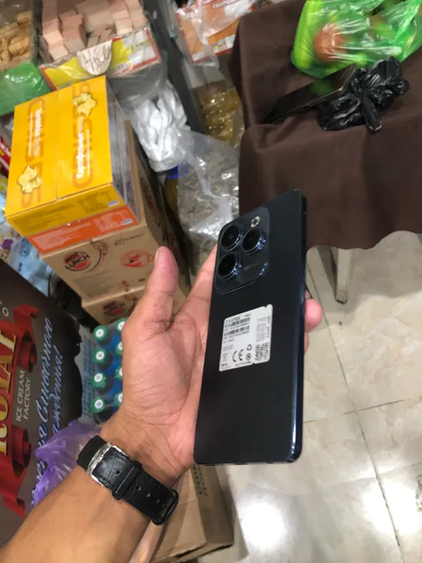 INFINIX HOT 40 PRO 4