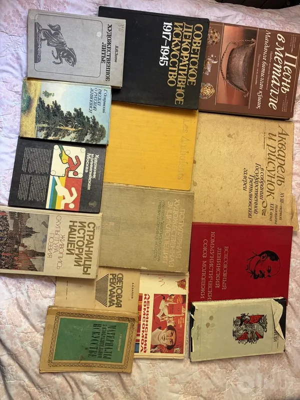Turli yo‘nalishdagi kitoblar, disklar bilan ham bor 2 Turli yo‘nalishdagi kitoblar, disklar bilan ham bor 2