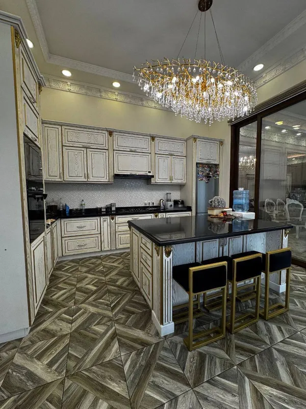 5 xonali kvartira, 380 m2, Yakkasaroy 1