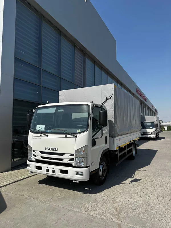 ISUZU NPR75K – Бортовой автомобиль с тентом 2