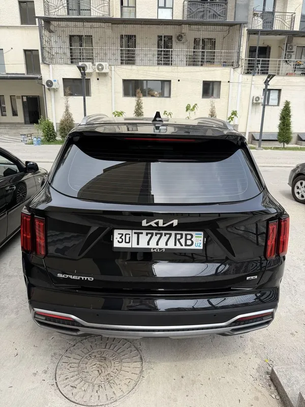 Продаётся Kia Sorento 2023 чёрная 3,5 мотор 2 Продаётся Kia Sorento 2023 чёрная 3,5 мотор 2