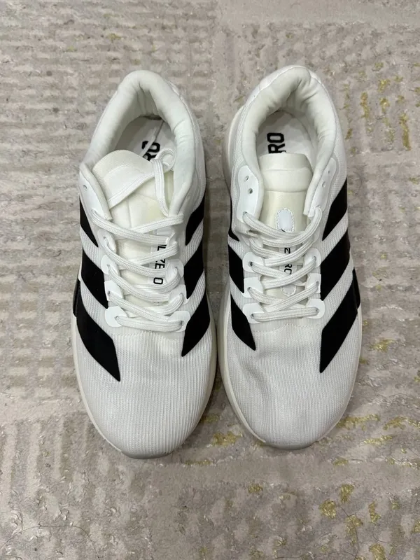 Для повседневной носки и бега.
Adidas adizero 2