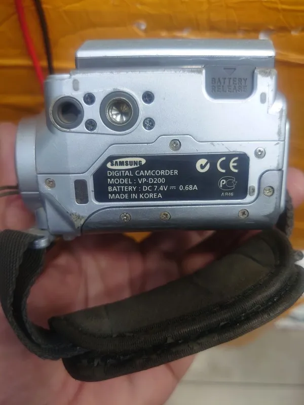MiniDV камера Samsung VP-D200 — фото 1