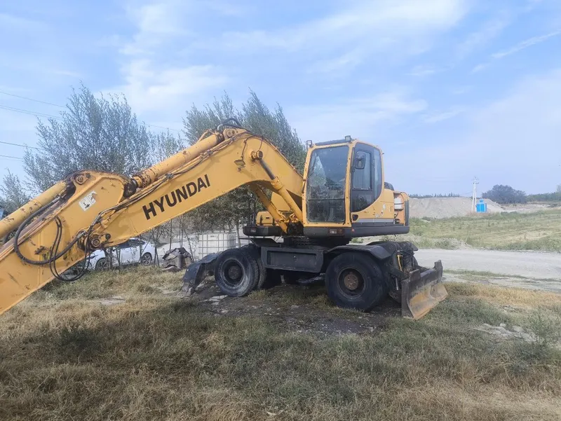 Hyundai 210 екскаватор 1 Hyundai 210 екскаватор 1
