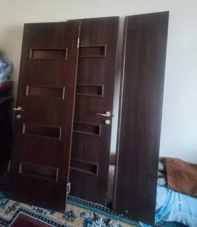 Продаются двери 3 штуки. Цена 500000 за 3 штуки.