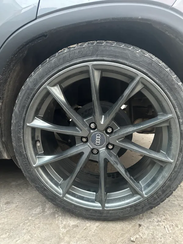 Продаю диски R20 от Ауди 4 шт + 3 балона