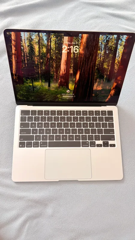 MacBook Air M4 (2025) — фото 1 MacBook Air M4 (2025) — фото 1