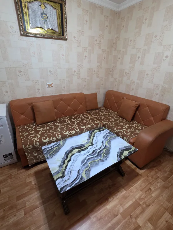 Продаётся диваны пуфики 2 и стеклянный столик