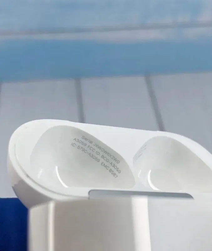 Кейс для AirPods 4 без ANC новый оригинал 100% 4 Кейс для AirPods 4 без ANC новый оригинал 100% 4