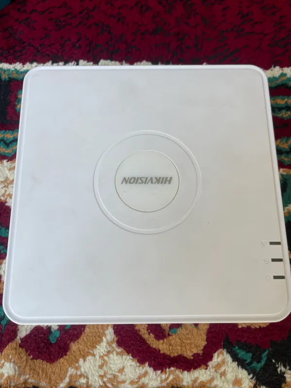 Hikvision NVR/DVR — kamera yozuvlarini saqlidi