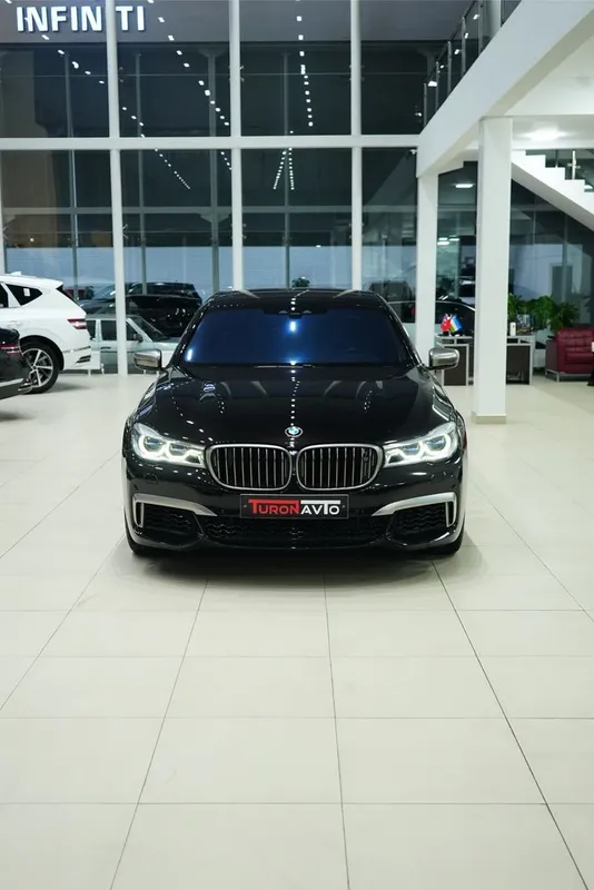 BMW M760Li V12 xDrive 1 BMW M760Li V12 xDrive 1