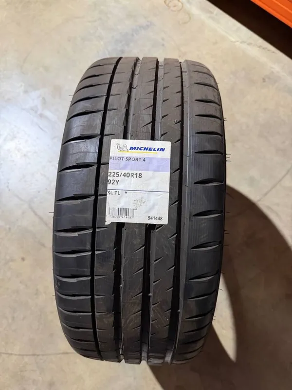 Balon shina MICHELIN 195/60/ 15->CROSSCLIMATE2 3 pilot sport45 primacy 6 Balon shina MICHELIN 195/60/ 15->CROSSCLIMATE2 3 pilot sport45 primacy 6
