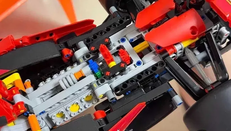 Конструктор Ferrari F1, 1361 деталь / скидка 2 Конструктор Ferrari F1, 1361 деталь / скидка 2