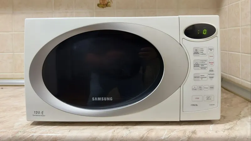 Микроволновая печь с грилем SAMSUNG CE283GNR