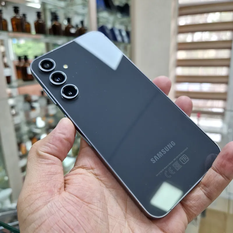 Samsung S23 FE 3 Samsung S23 FE 3