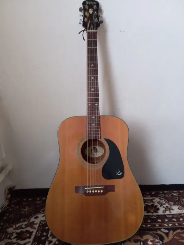 gitara nukus Taxiatosh
