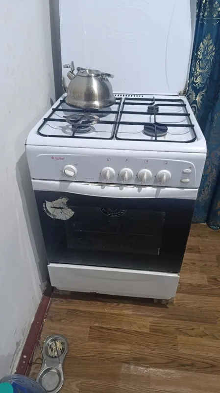 Газовый плита хорошим состояние