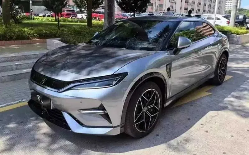 BYD Song L Excellent 4WD 602km, naqd va halol nasiya