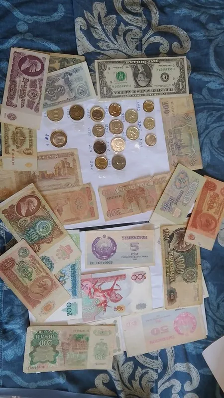 Продам не полную коллекцию монет значков и рублей разных видов и годов — фото 5