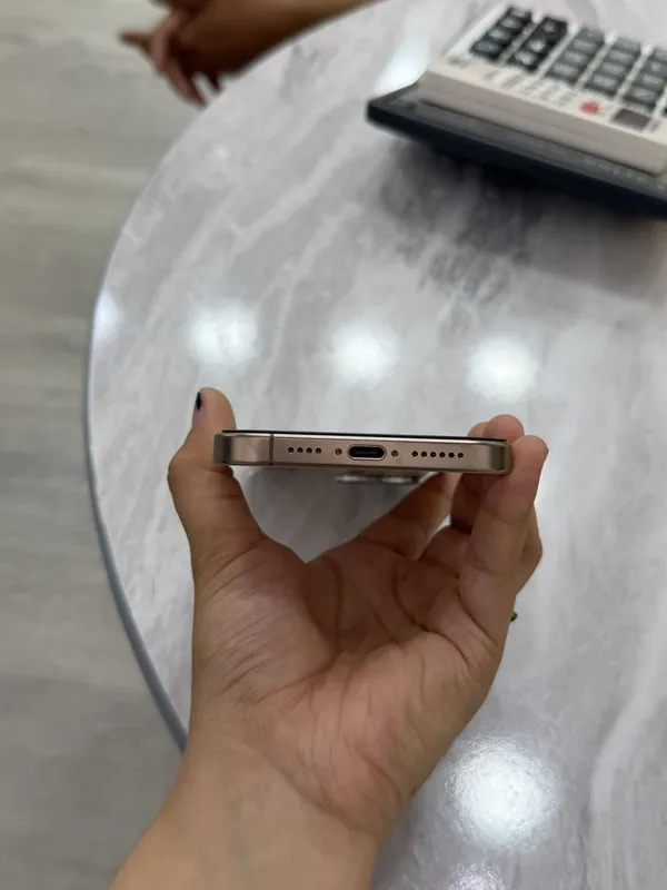 iPhone 16 pro max 5