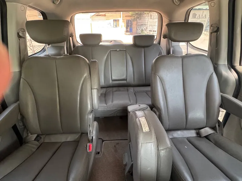 KIA Carnival, чистая, 2008 год, 2,9 дизельный мотор 8 KIA Carnival, чистая, 2008 год, 2,9 дизельный мотор 8