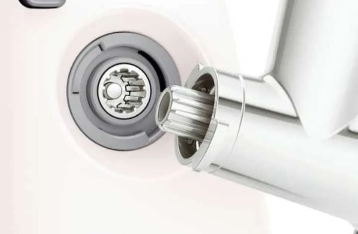 Электромясорубка Philips с дополнительной насадкой овощерезка 3