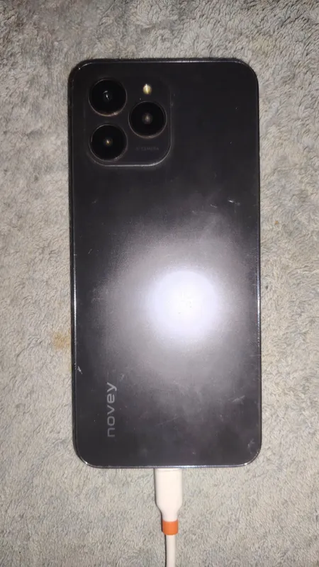 Telfon 
Nomi: NOVEY 
GB: 64 
KAROPKA DAKUMAT BOR