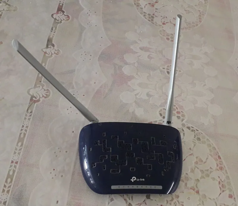 !СРОЧНО! WiFi роутер все провода в комплекте оригинал без повреждений — фото 1