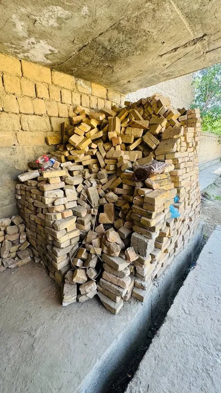 G'isht yaxshi holatda 700 sum 1