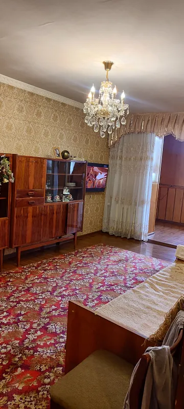 Продается 3 комнатная, кирпич, метро БИЙ