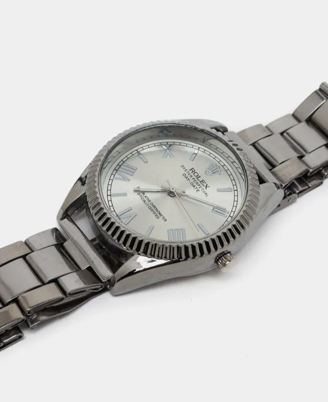 Classic korinishdagi Rolex qol soati sotiladi