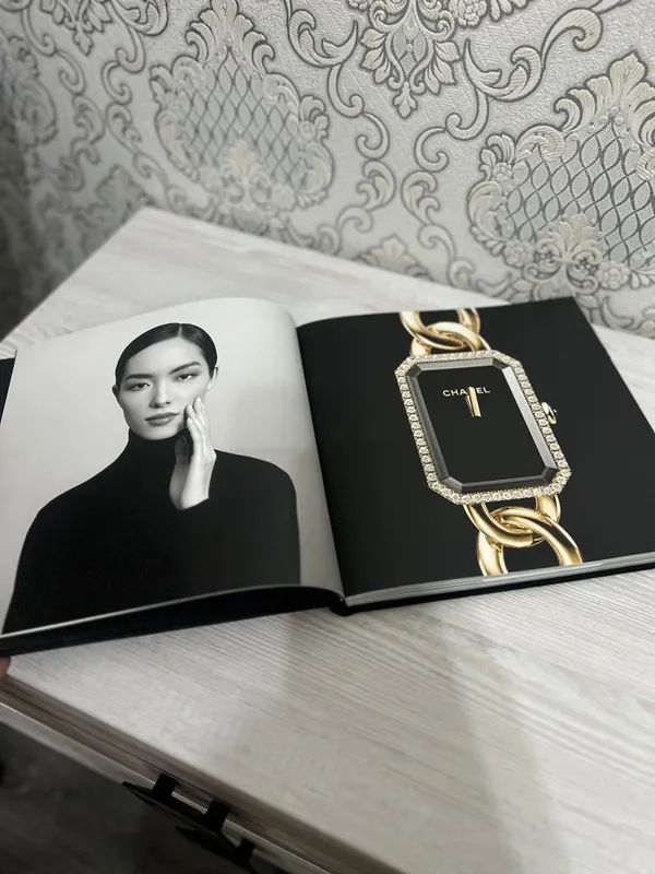 Книга-каталог Chanel Horlogerie 2 Книга-каталог Chanel Horlogerie 2