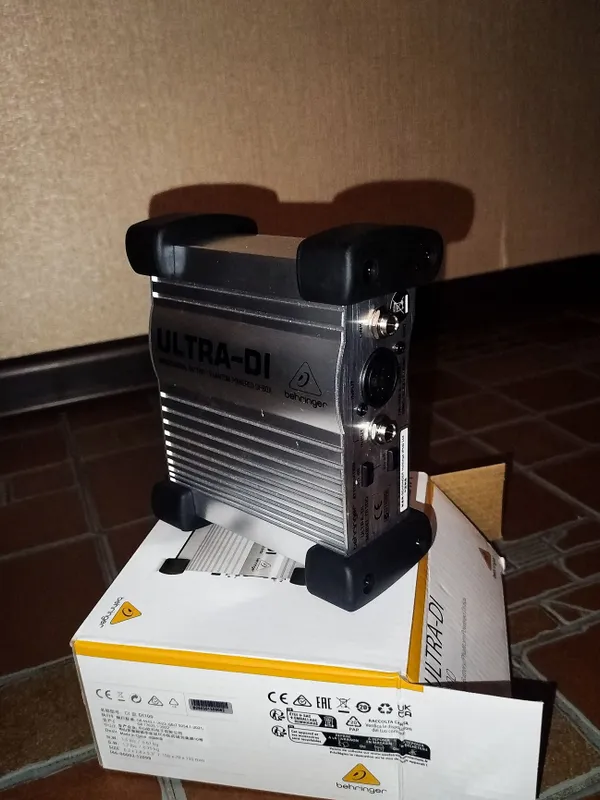 Торг! Новый Активный Behringer DI-Бокс — Ultra-DI DI100 5 Торг! Новый Активный Behringer DI-Бокс — Ultra-DI DI100 5