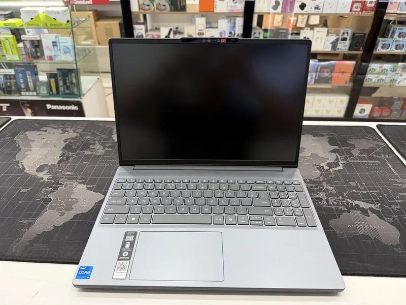 Lenovo IdeaPad Slim 3 15IRH10